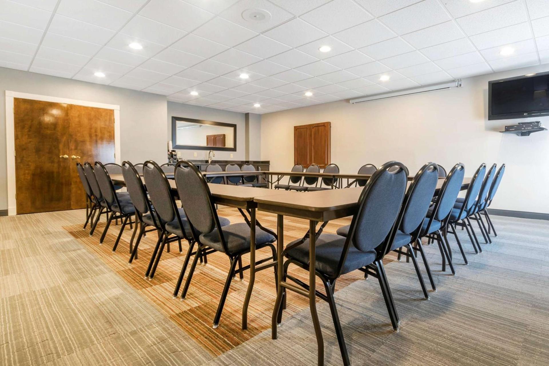 Hampton Inn Richmond KY photo 26