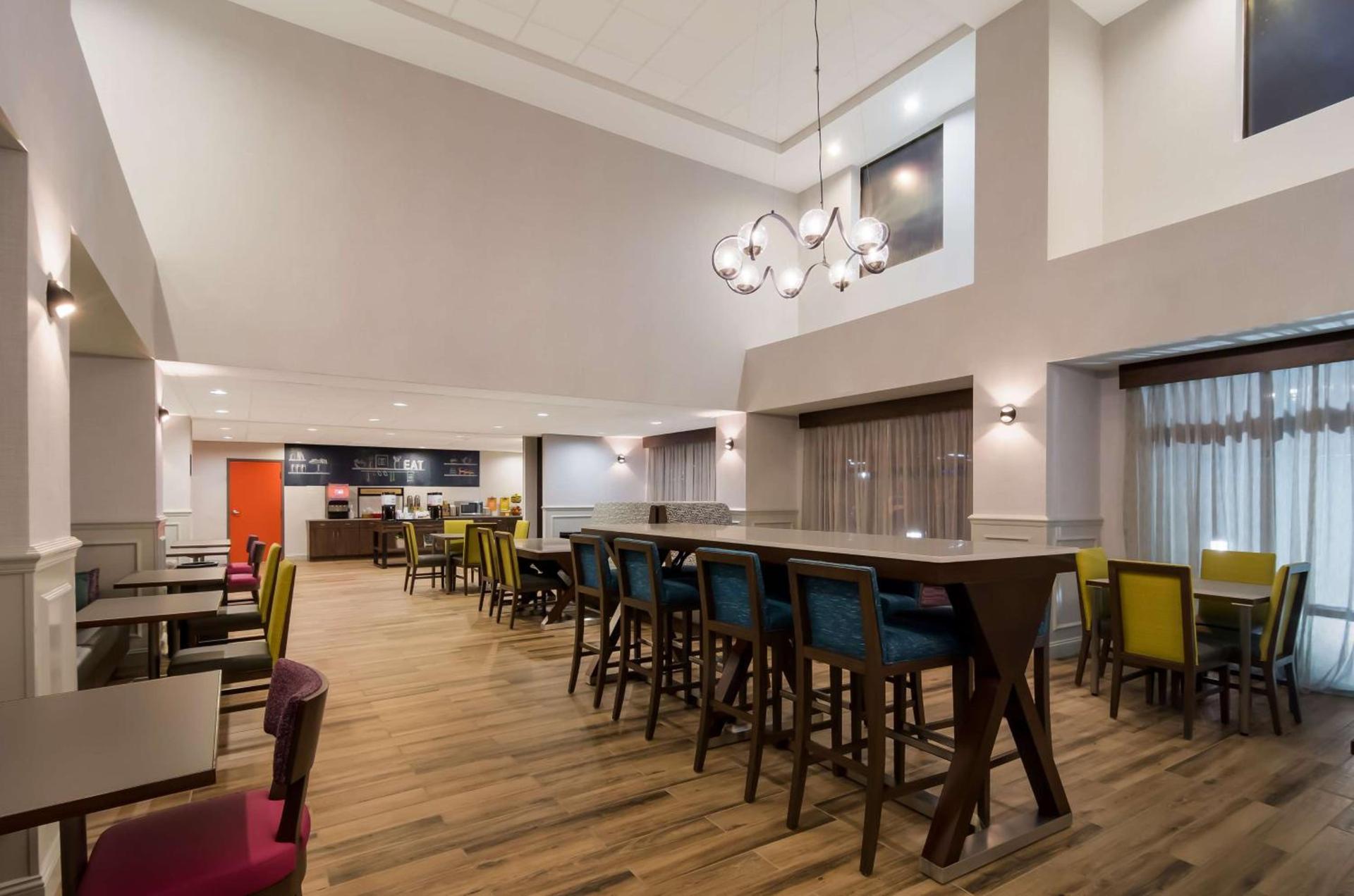 Hampton Inn Wilson Downtown photo 5