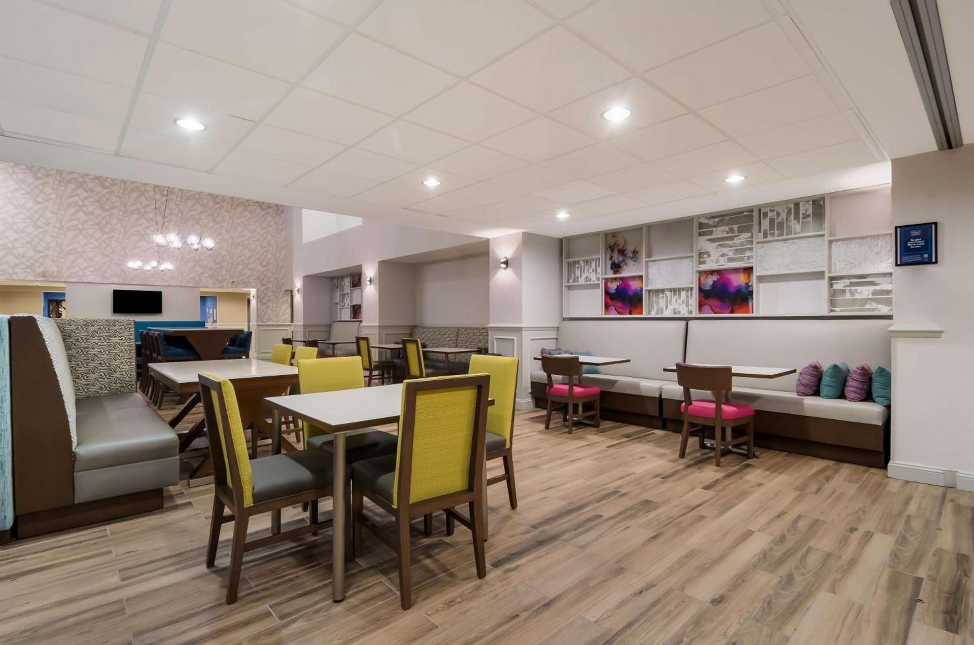 Hampton Inn Wilson Downtown photo 6