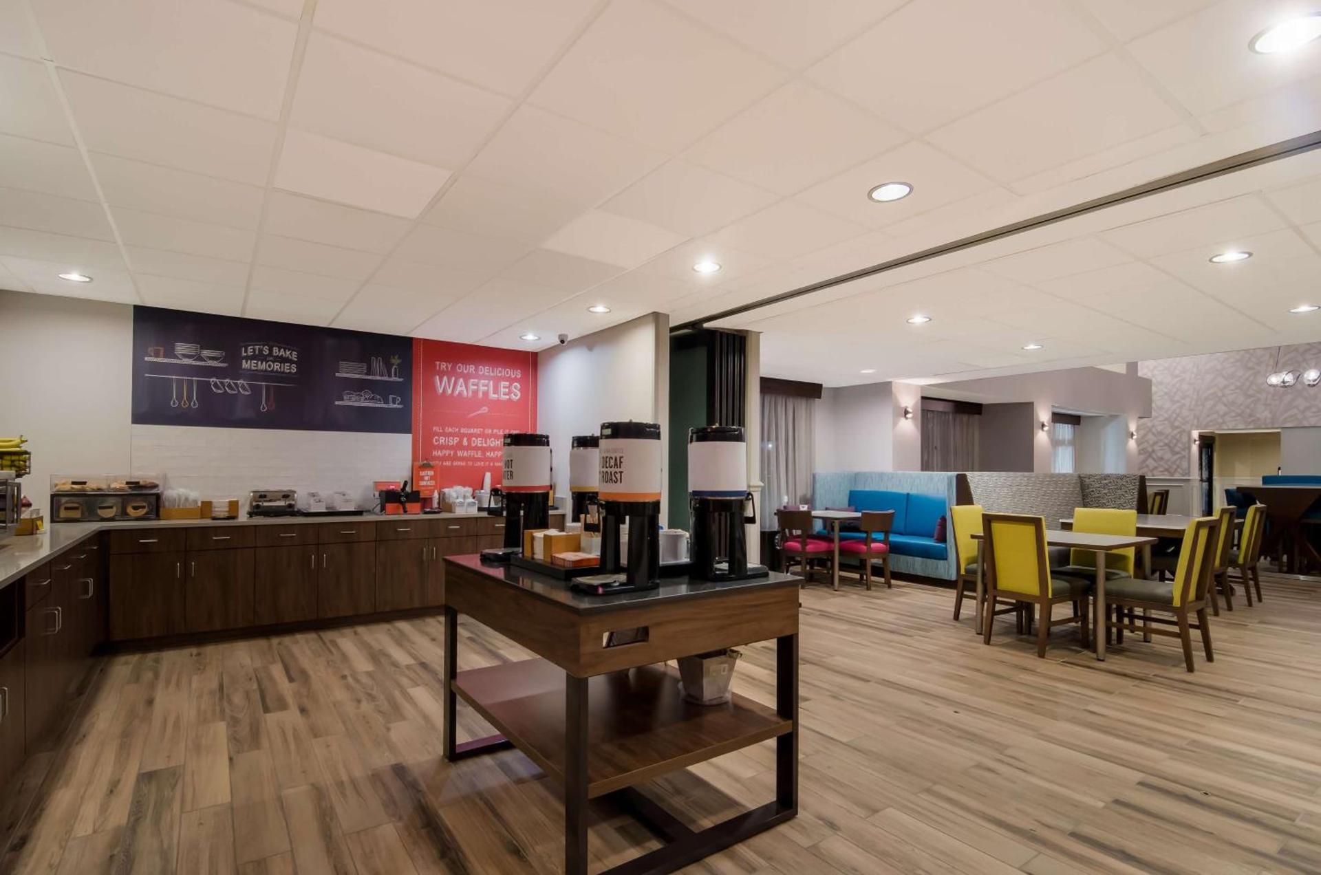 Hampton Inn Wilson Downtown photo 8