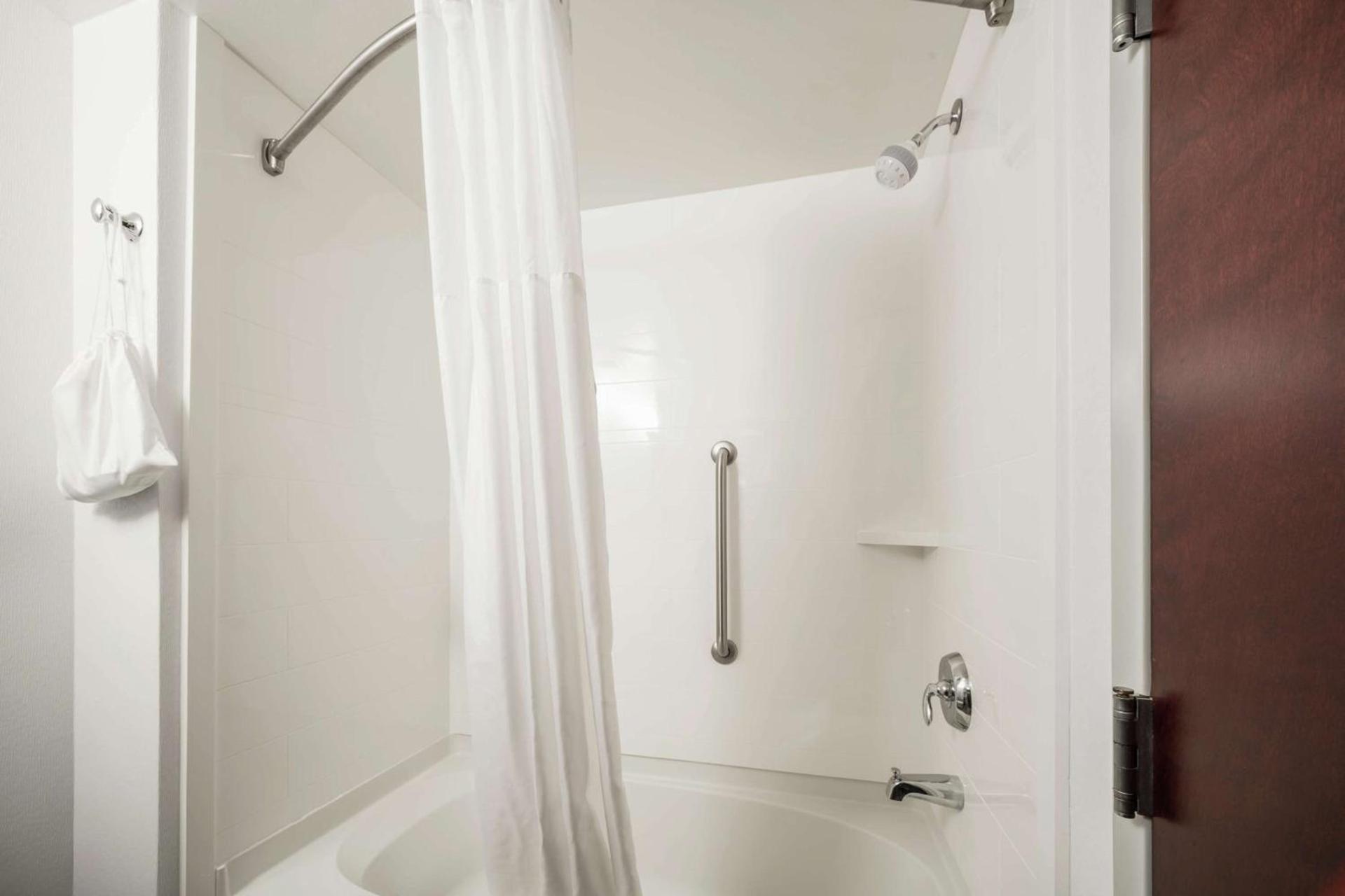 Hampton Inn Wilson Downtown photo 18