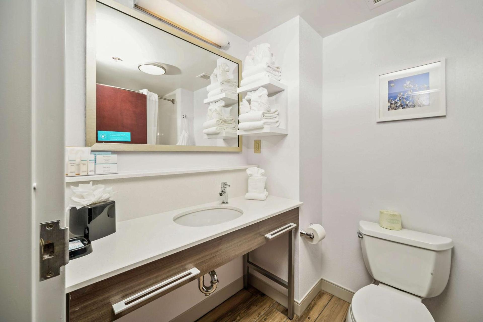 Hampton Inn Wilson Downtown photo 21