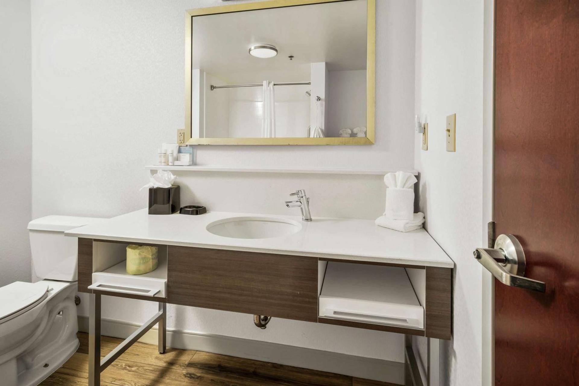Hampton Inn Wilson Downtown photo 45