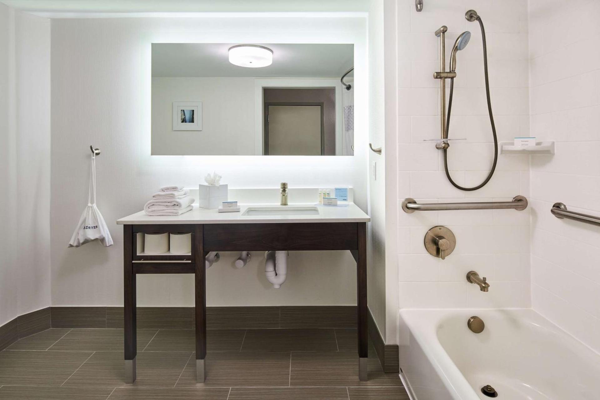 Hampton Inn & Suites Chapel Hill/Durham photo 17
