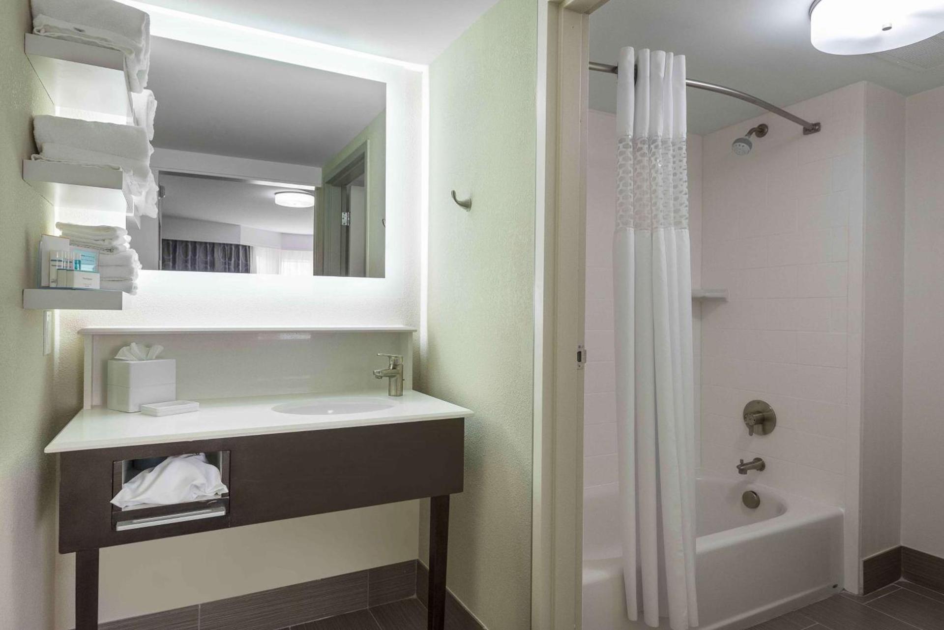 Hampton Inn & Suites Chapel Hill/Durham photo 30