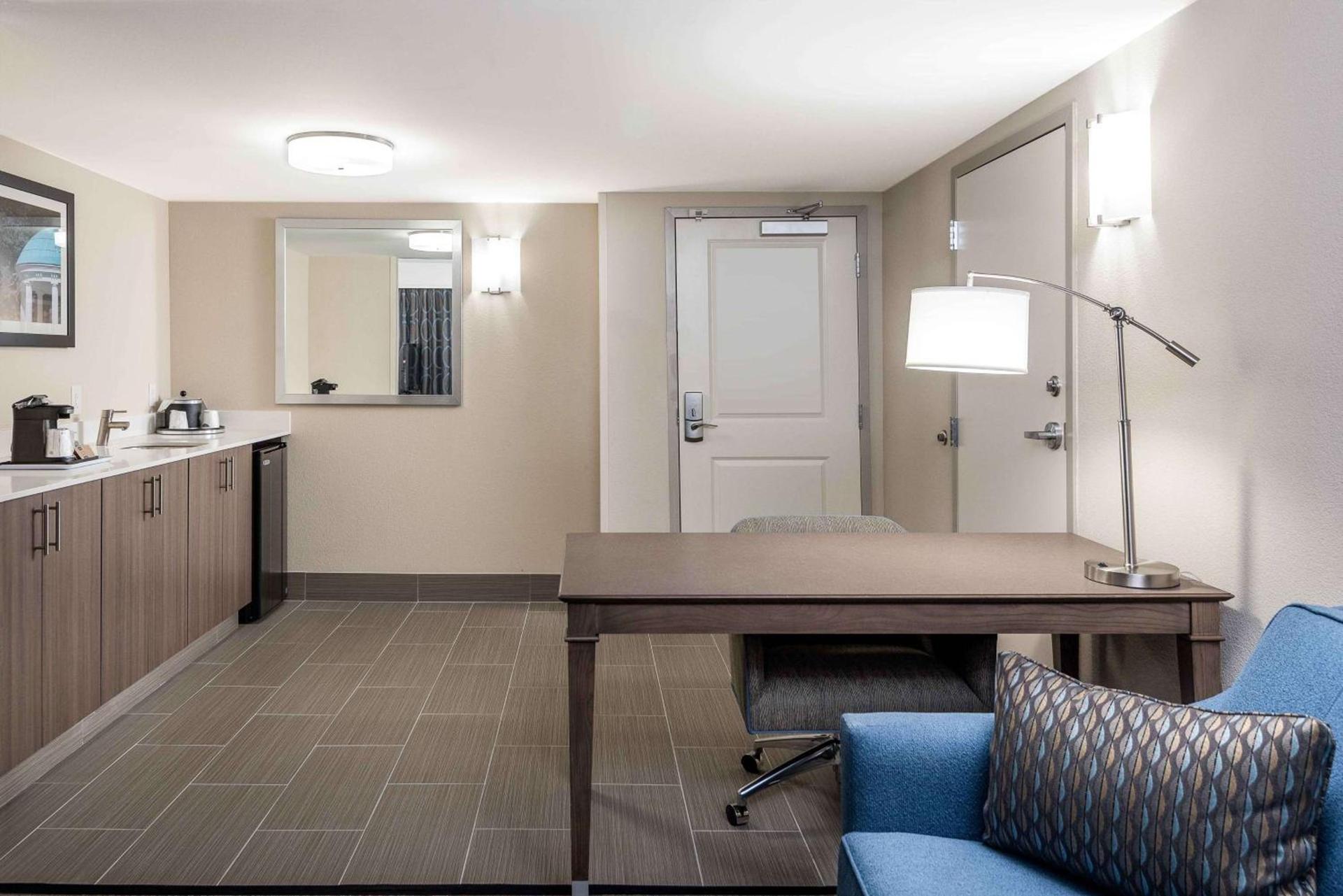 Hampton Inn & Suites Chapel Hill/Durham photo 40