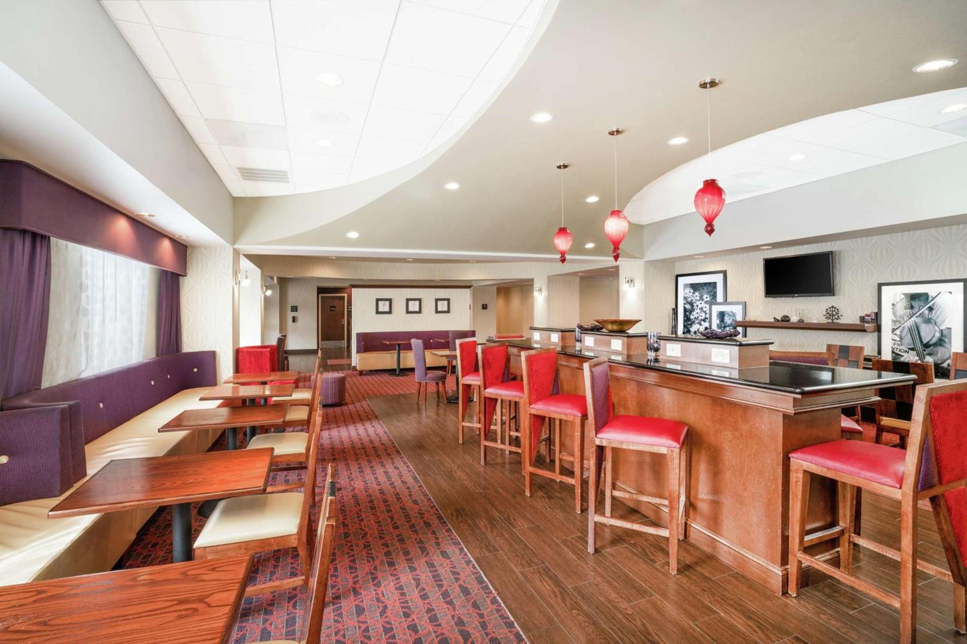 Hampton Inn Richmond - Airport photo 3