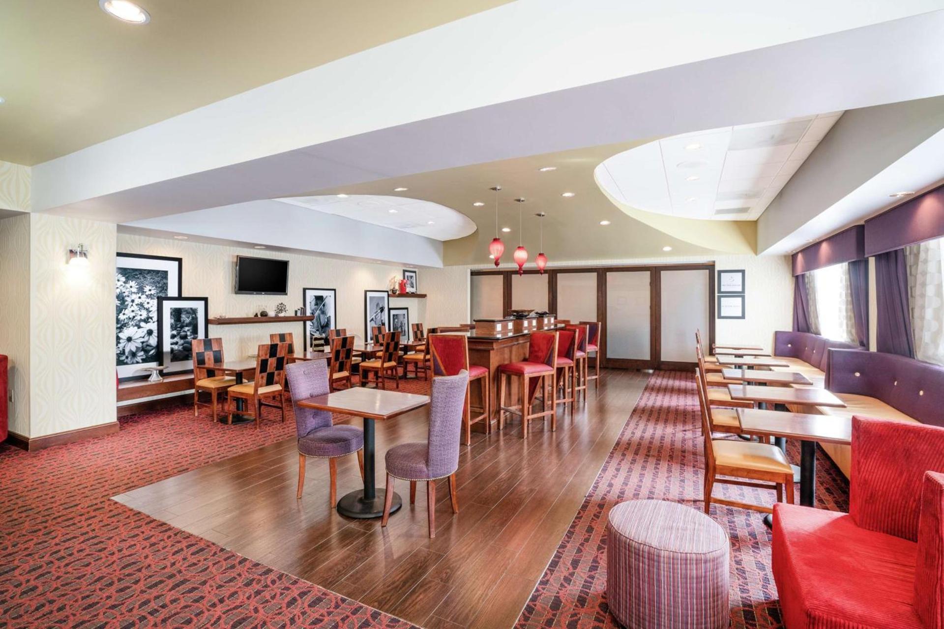 Hampton Inn Richmond - Airport photo 4