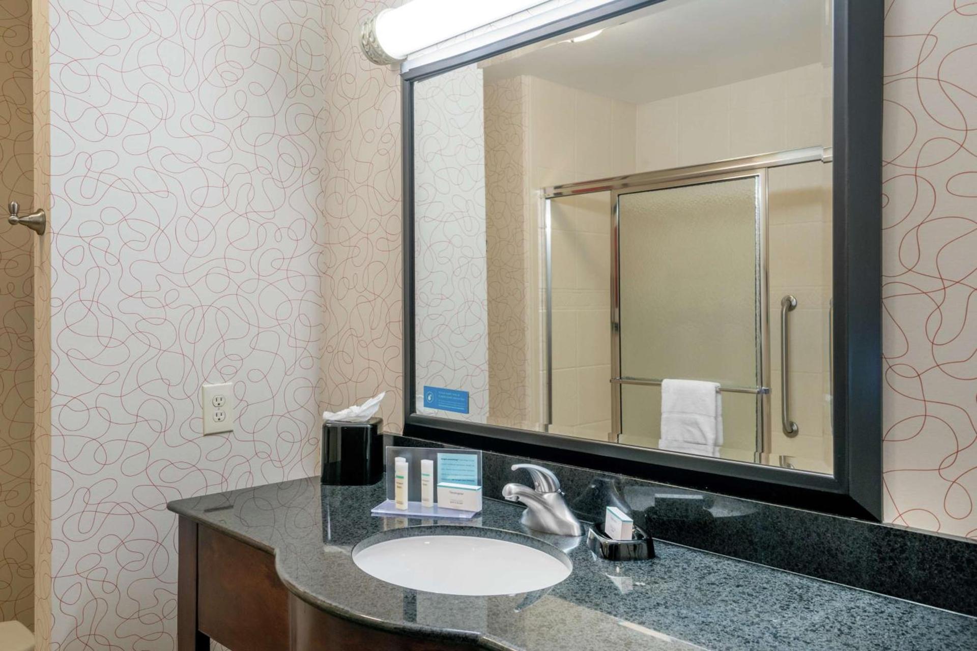 Hampton Inn Richmond - Airport photo 20