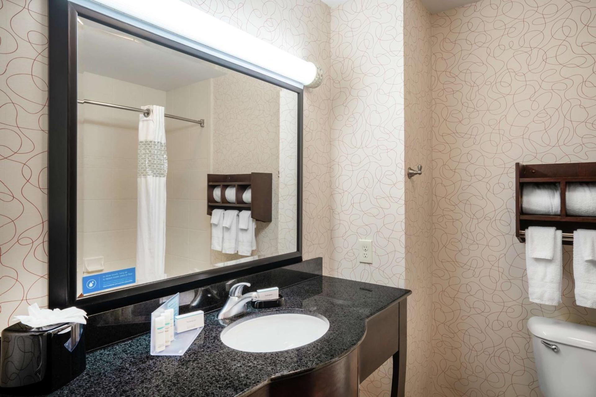 Hampton Inn Richmond - Airport photo 19