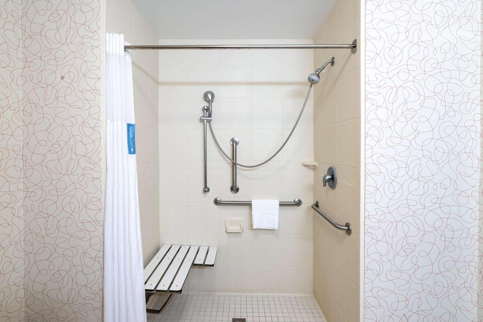 Hampton Inn Richmond - Airport photo 32