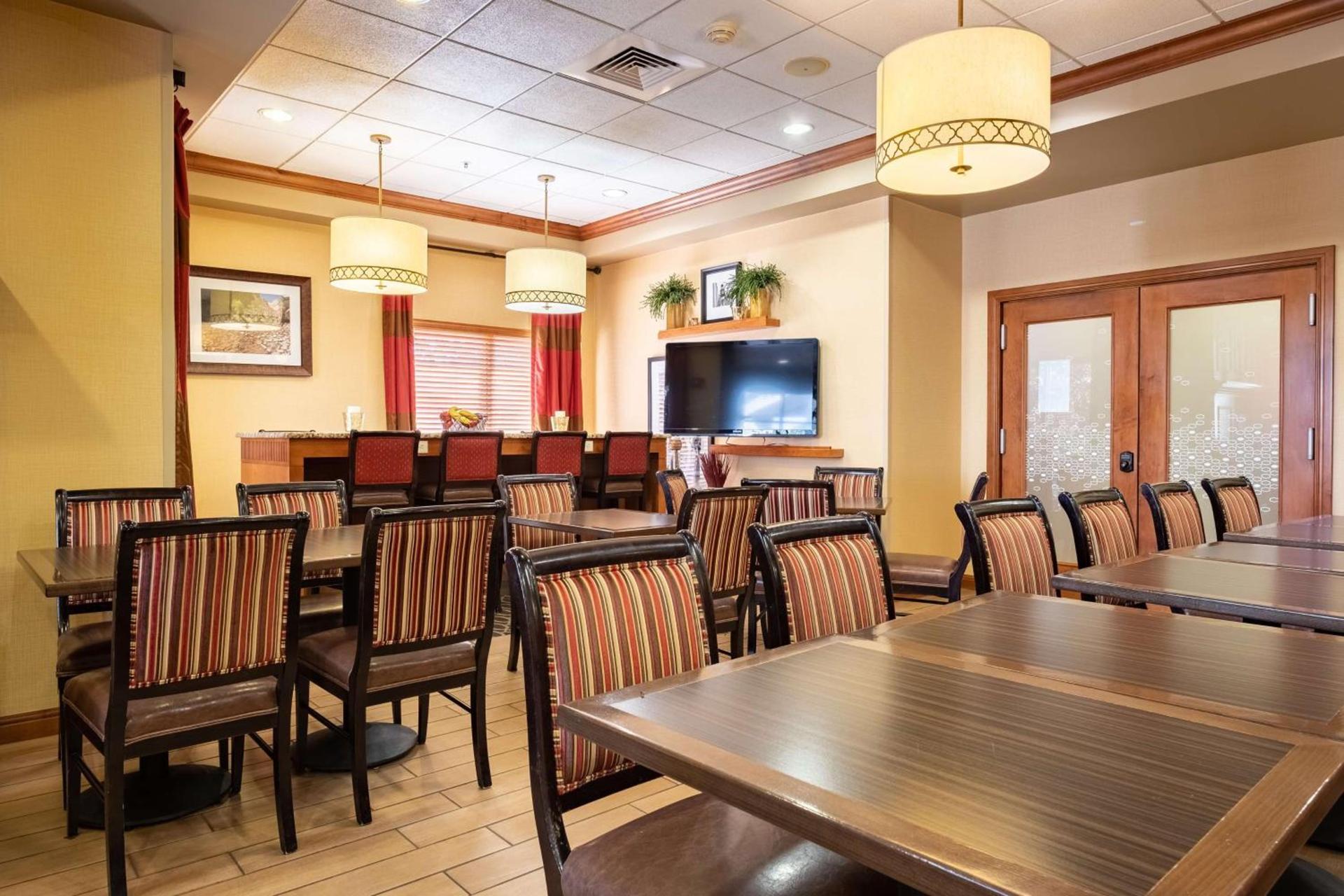 Hampton Inn Richfield photo 11