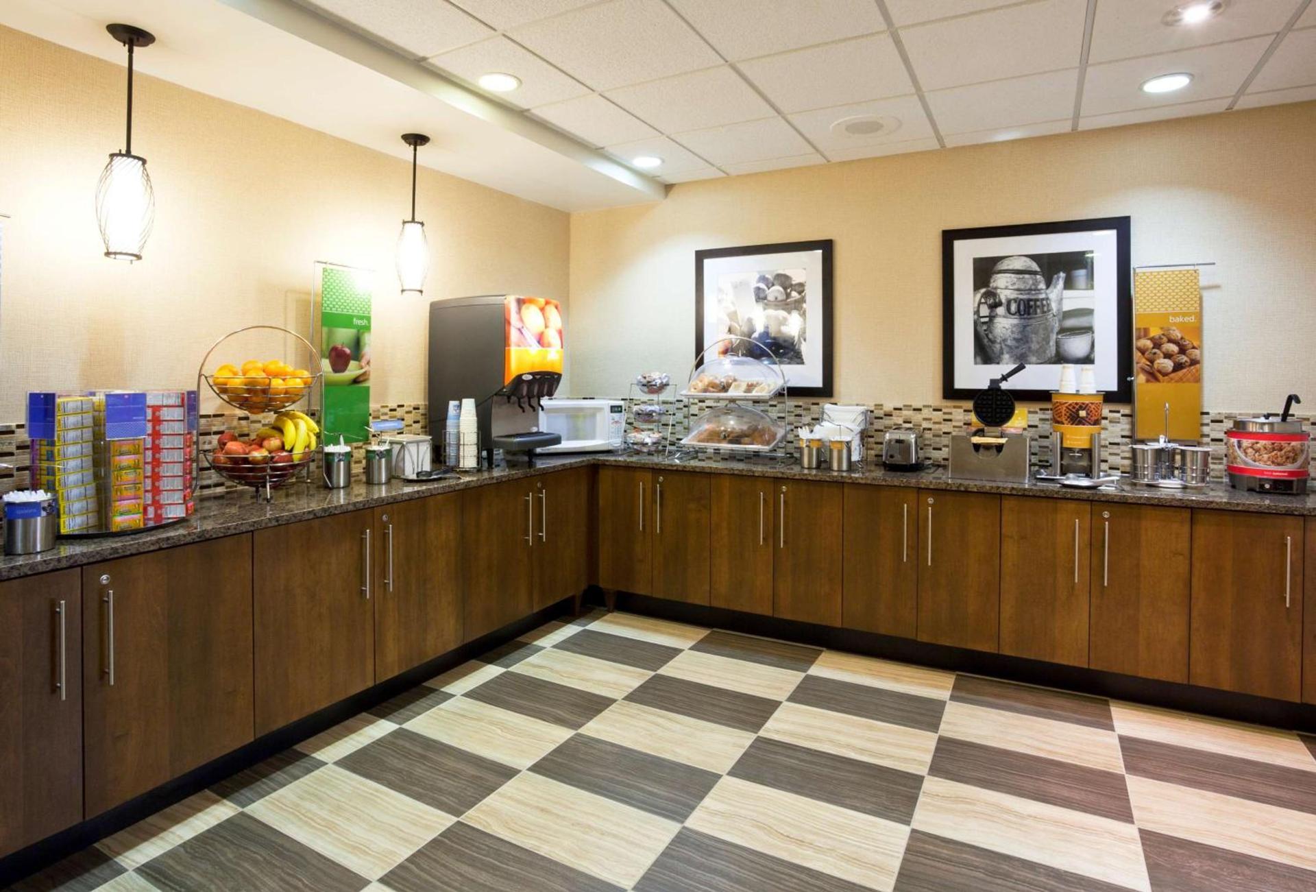 Hampton Inn Rockford photo 11