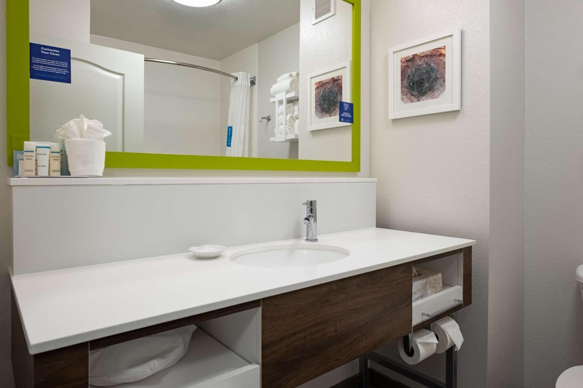 Hampton Inn Richfield photo 16