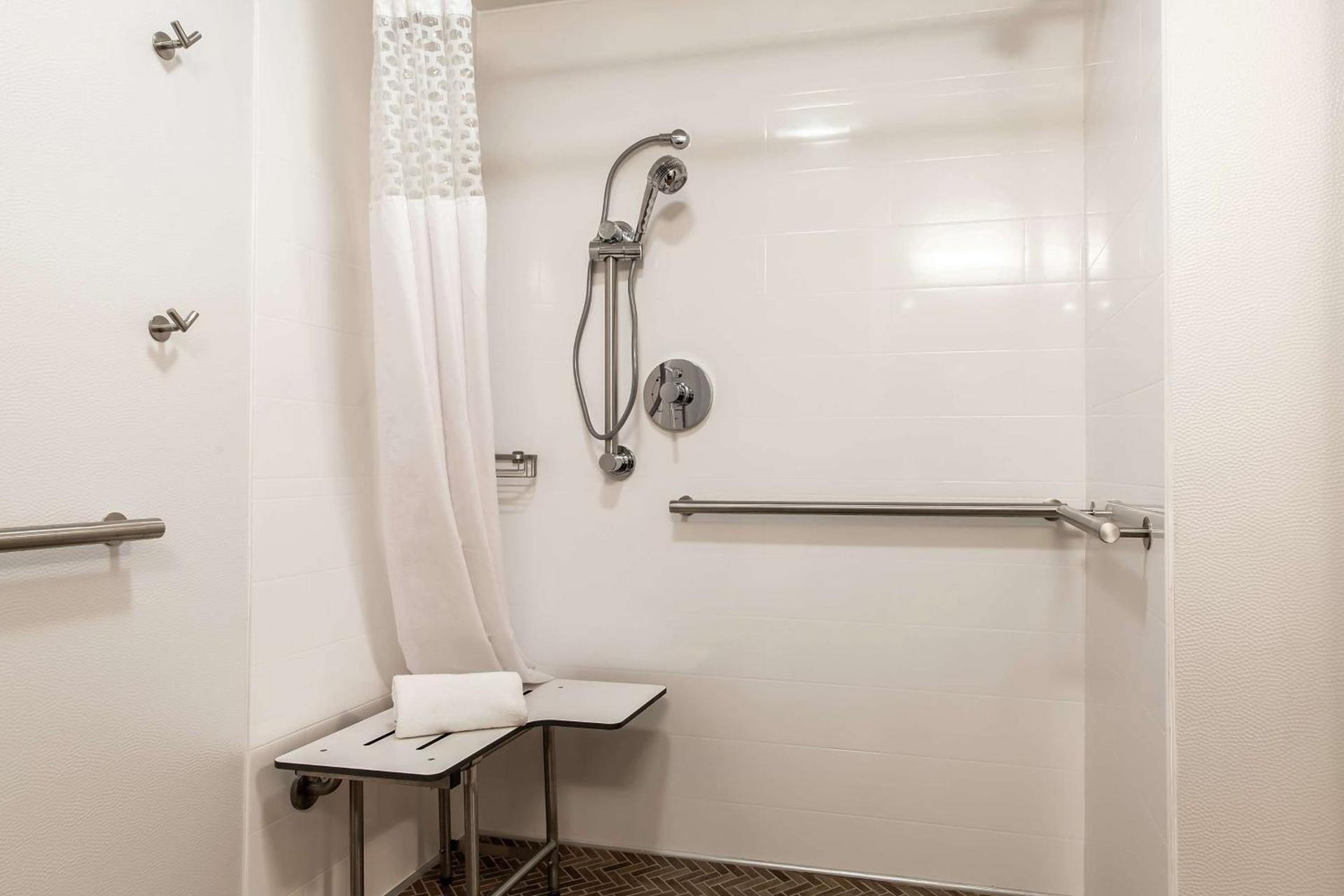 Hampton Inn Rockford photo 15