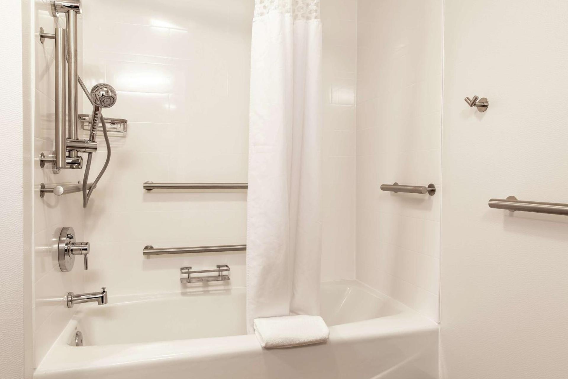 Hampton Inn Rockford photo 17