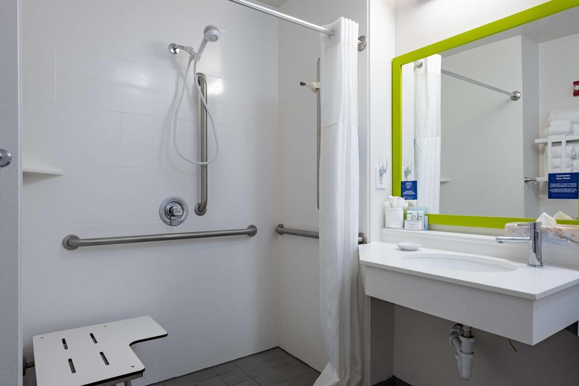 Hampton Inn Richfield photo 25