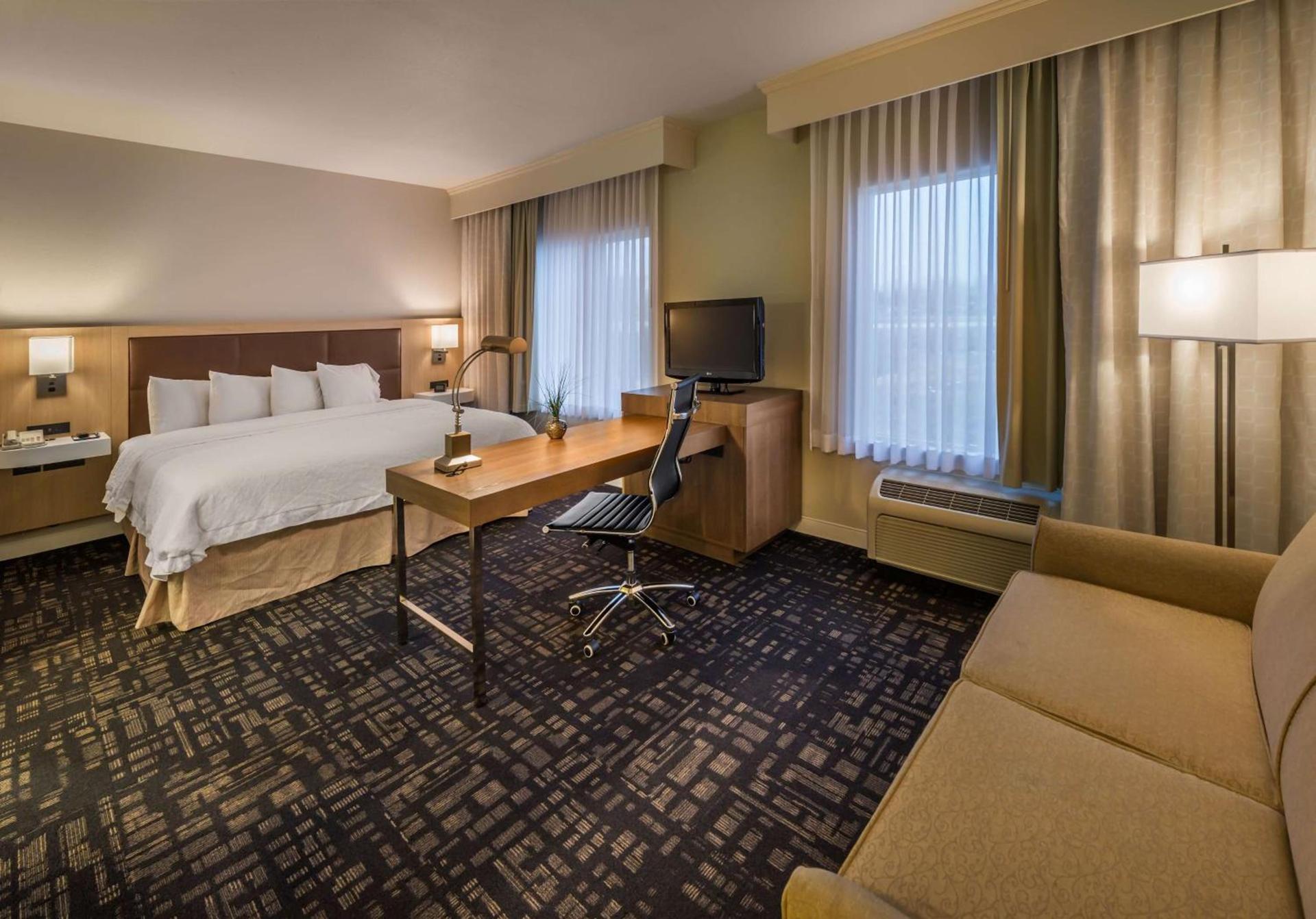 Hampton Inn & Suites Reno photo 12