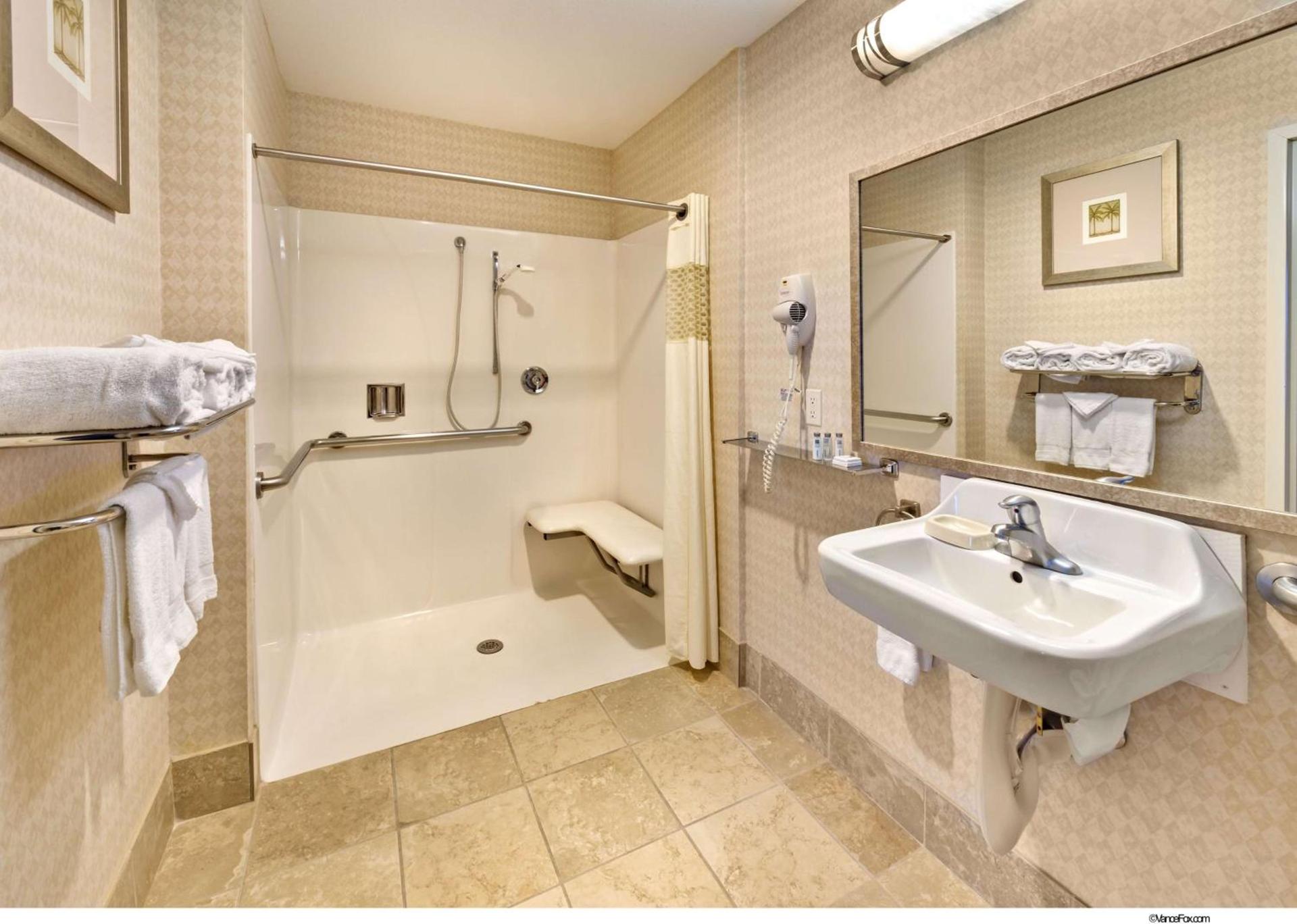 Hampton Inn & Suites Reno photo 18