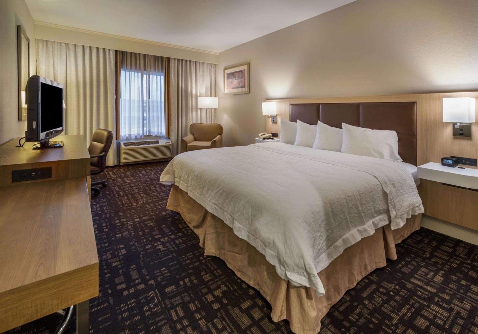 Hampton Inn & Suites Reno photo 13