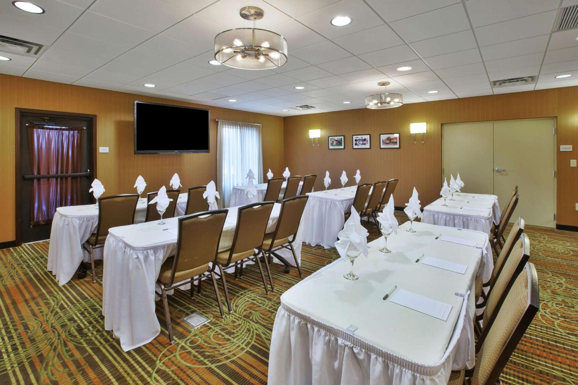 Hampton Inn Brockport photo 39