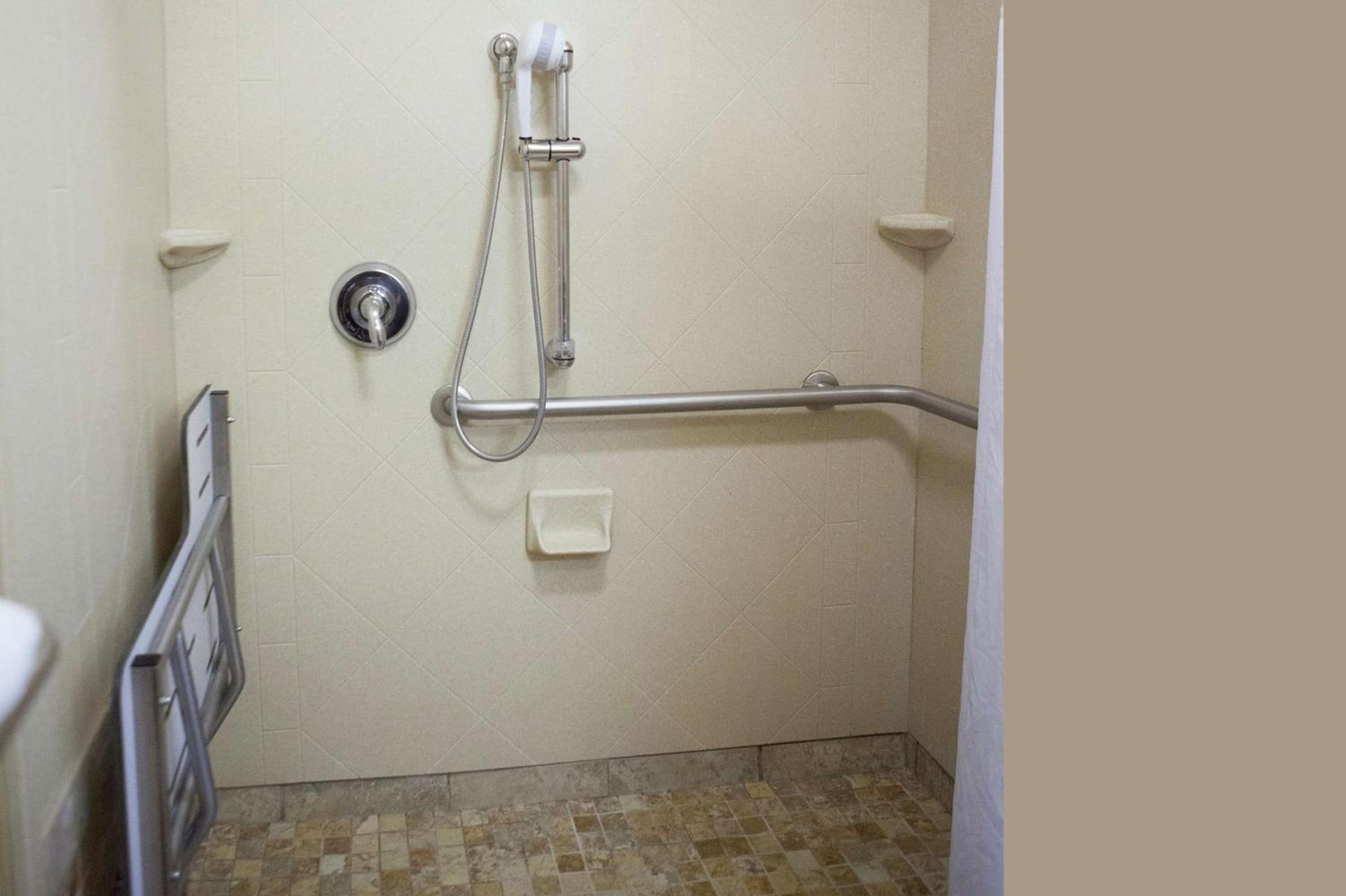 Hampton Inn Rochester-Webster photo 24