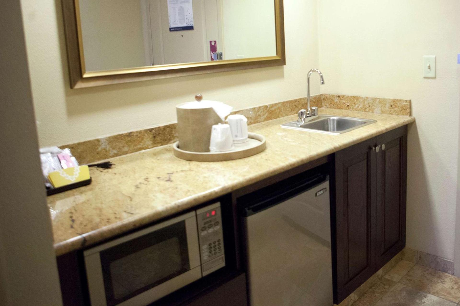 Hampton Inn Rochester-Webster photo 41