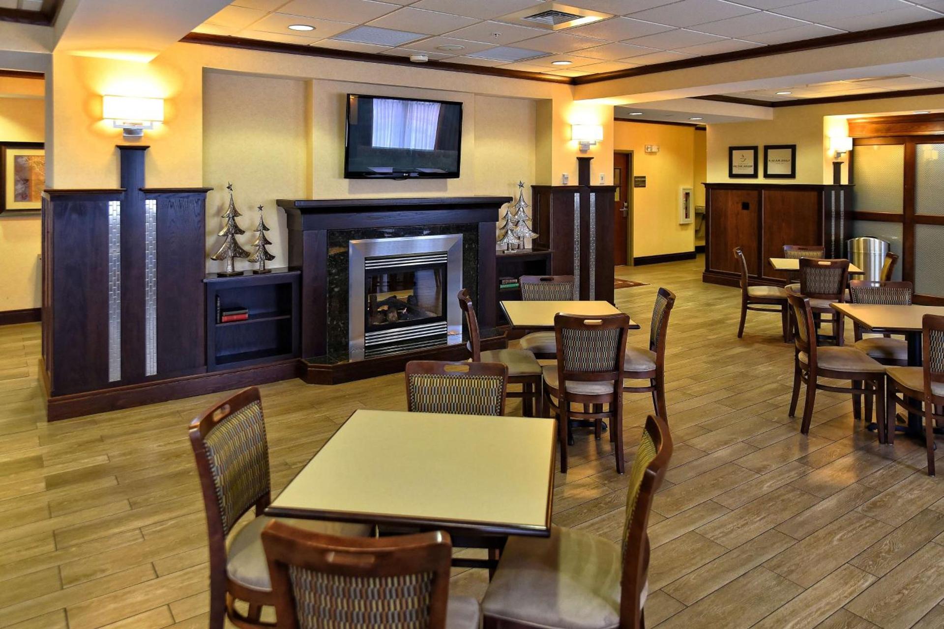 Hampton Inn Geneseo photo 44