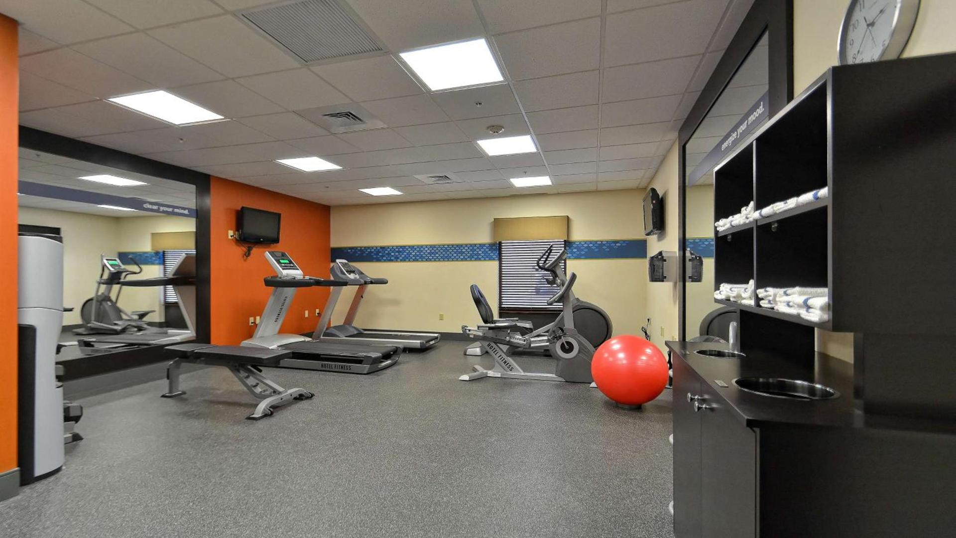 Hampton Inn Geneseo photo 14