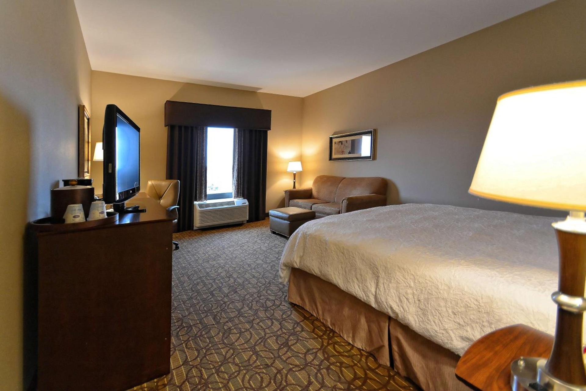 Hampton Inn Geneseo photo 20