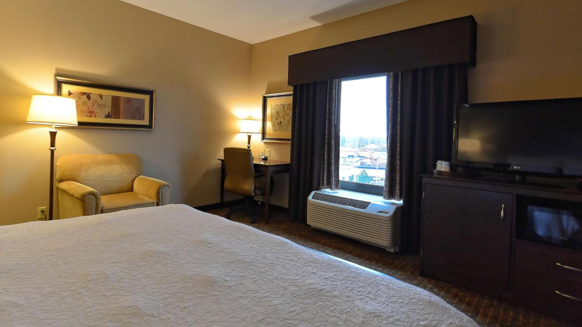 Hampton Inn Geneseo photo 27