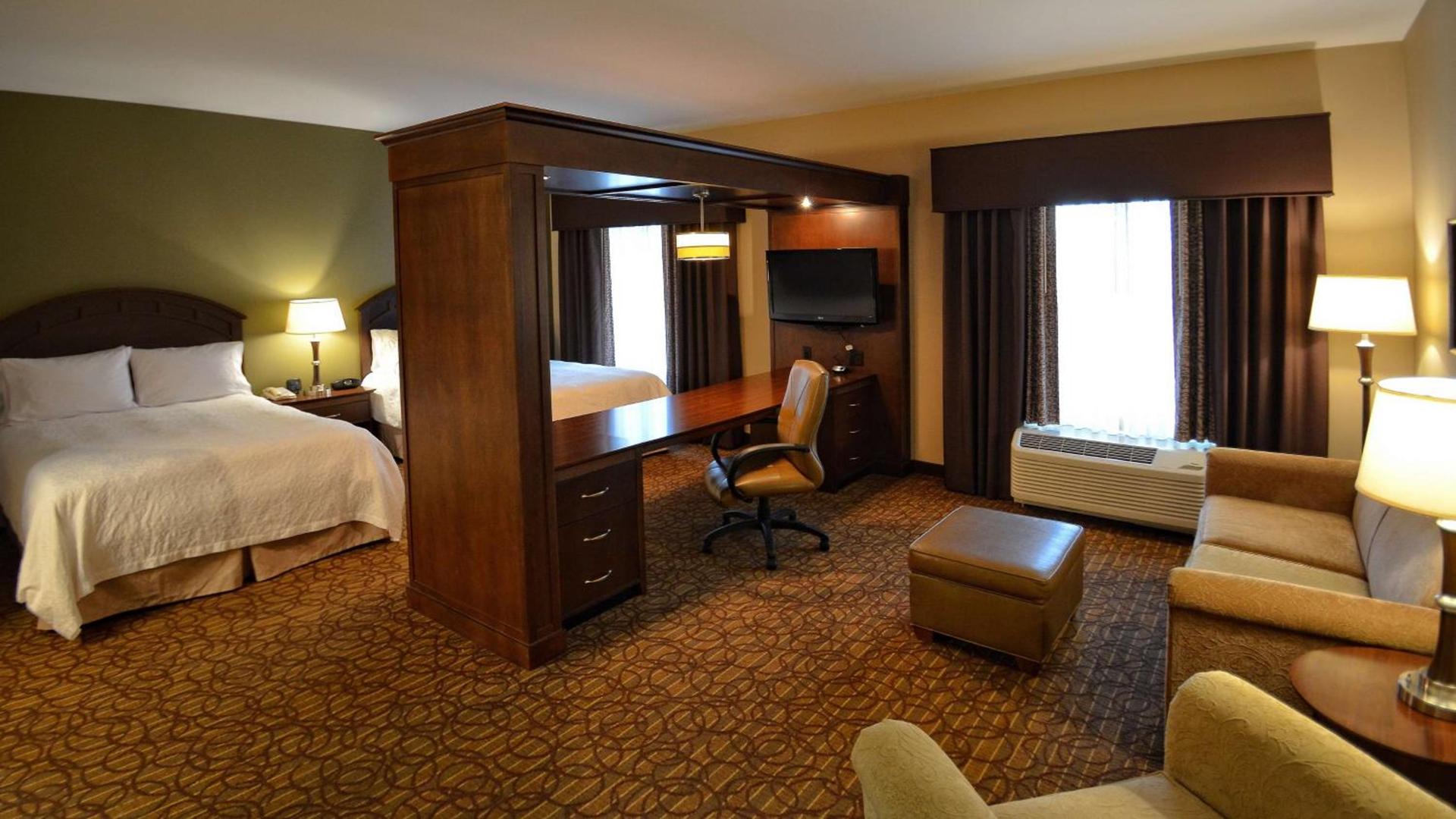 Hampton Inn Geneseo photo 29