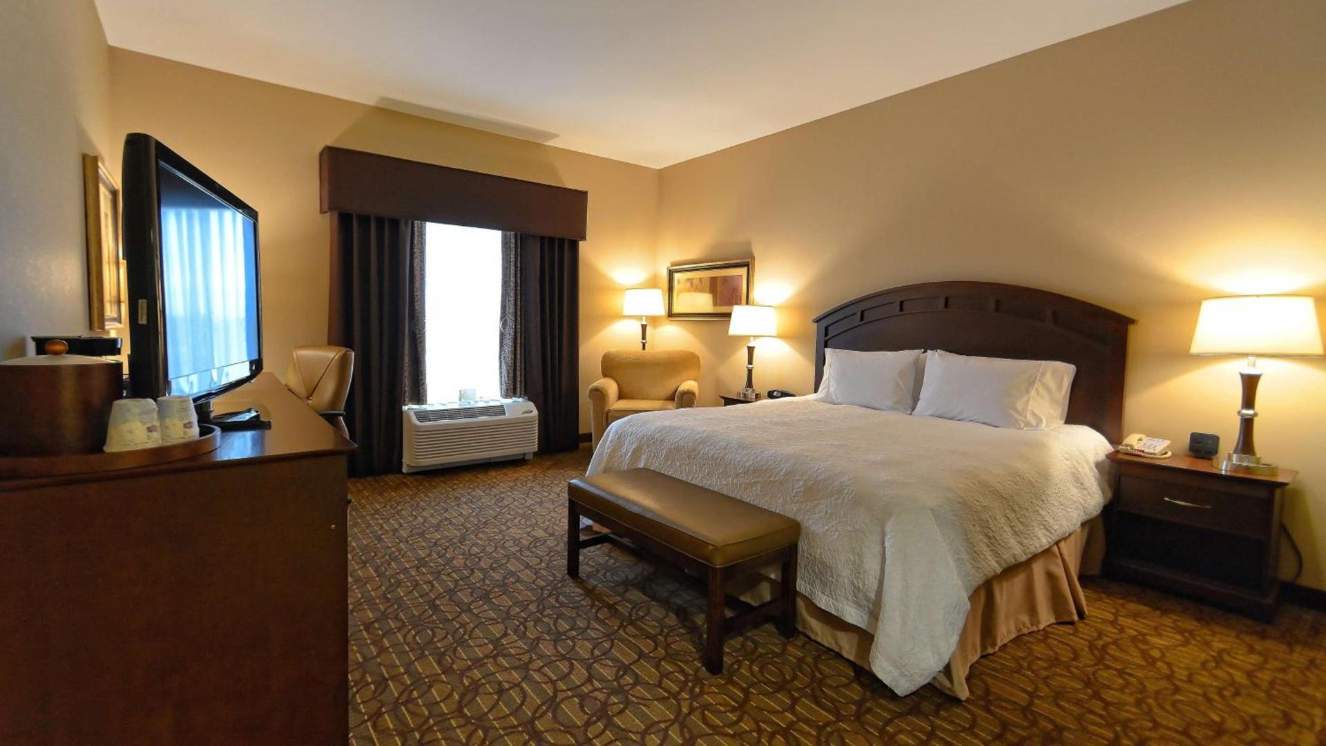 Hampton Inn Geneseo photo 31