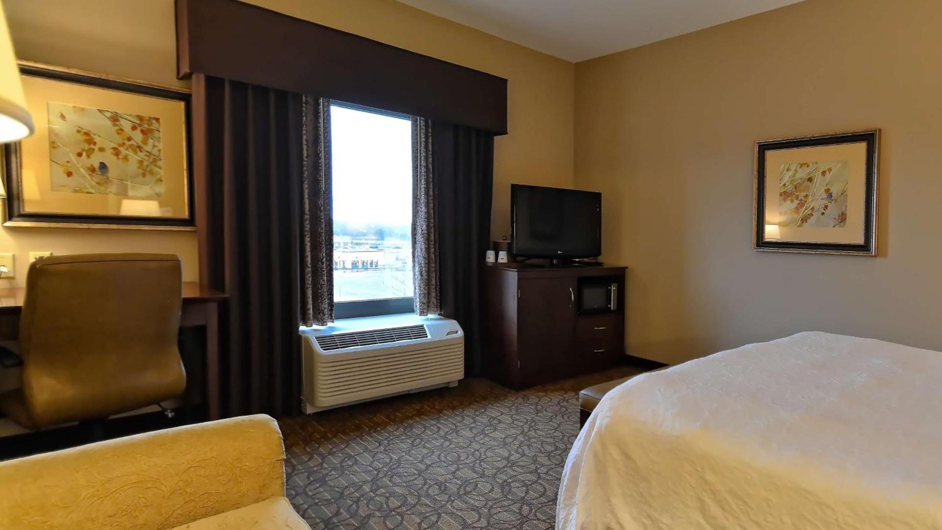 Hampton Inn Geneseo photo 34