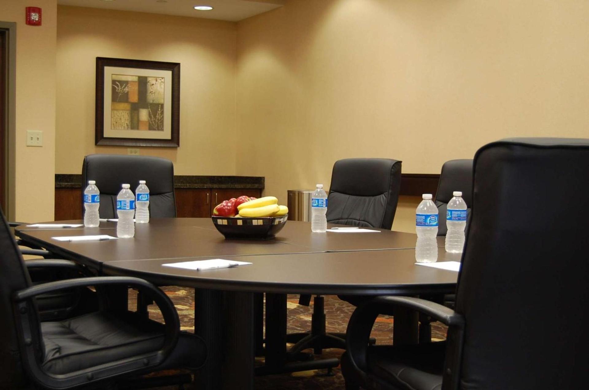 Hampton Inn Geneseo photo 39