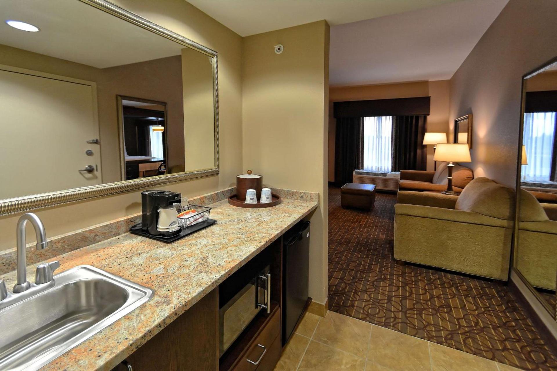 Hampton Inn Geneseo photo 41