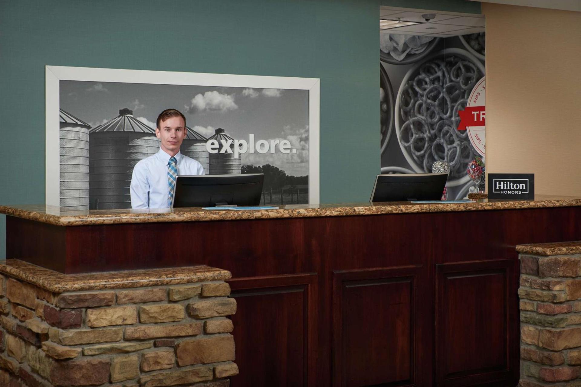 Hampton Inn & Suites Rogers photo 6