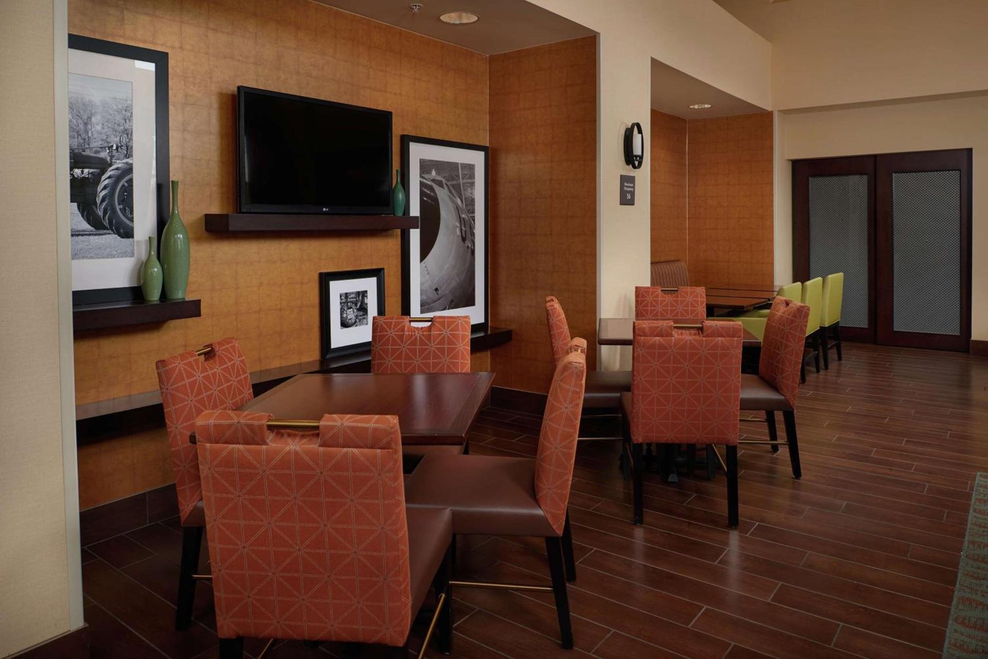 Hampton Inn & Suites Rogers photo 7