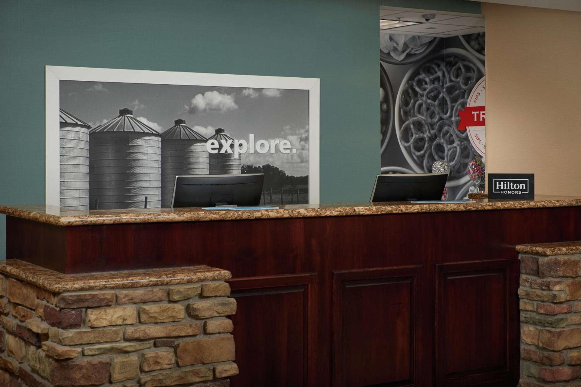 Hampton Inn & Suites Rogers photo 8