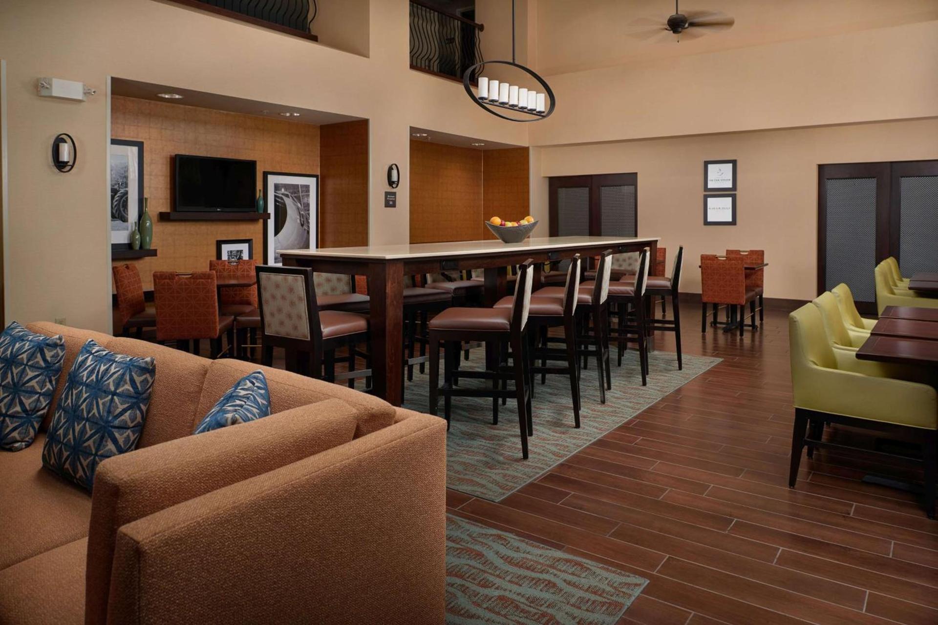 Hampton Inn & Suites Rogers photo 9