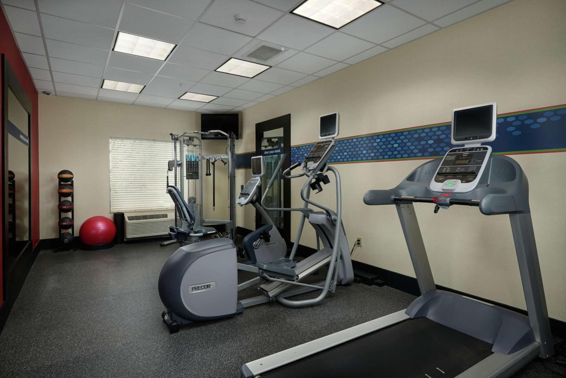 Hampton Inn & Suites Rogers photo 15
