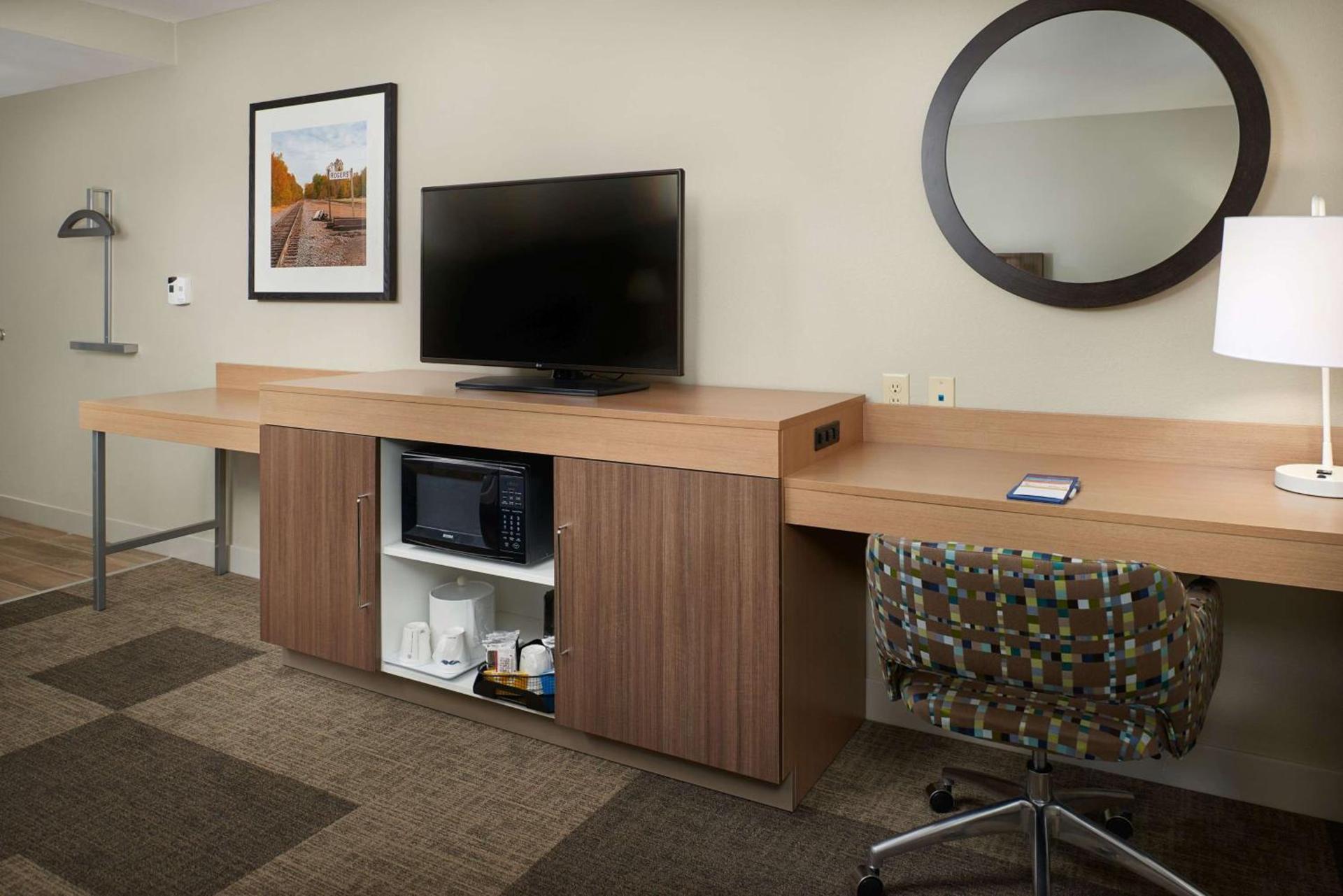 Hampton Inn & Suites Rogers photo 16