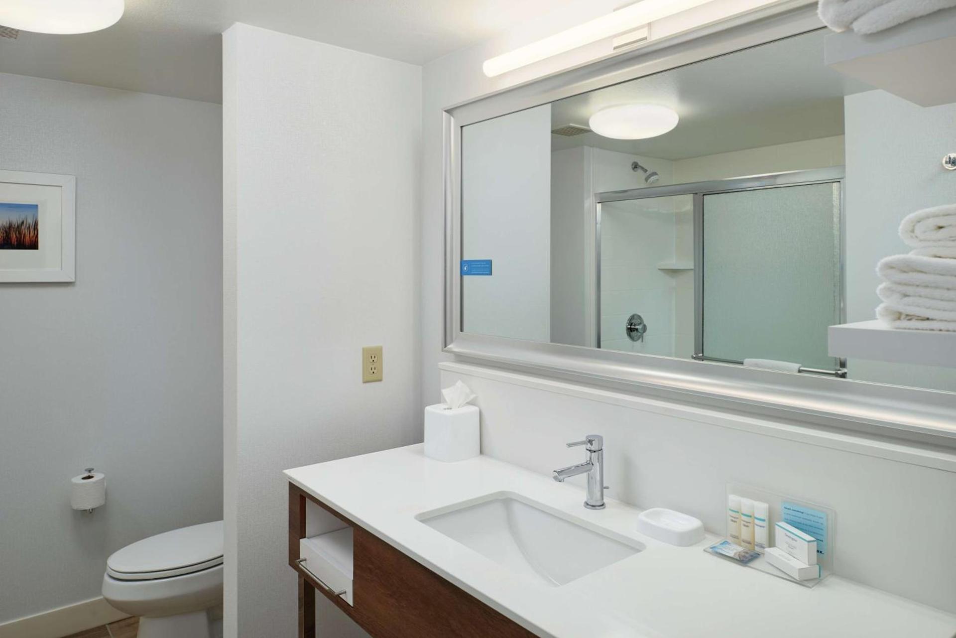 Hampton Inn & Suites Rogers photo 17