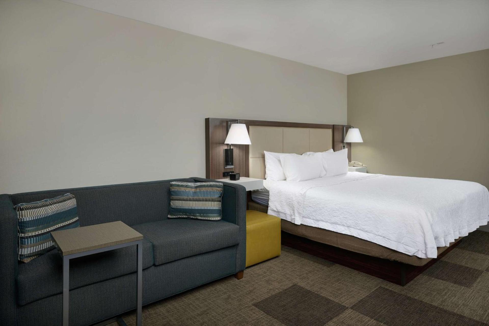 Hampton Inn & Suites Rogers photo 21