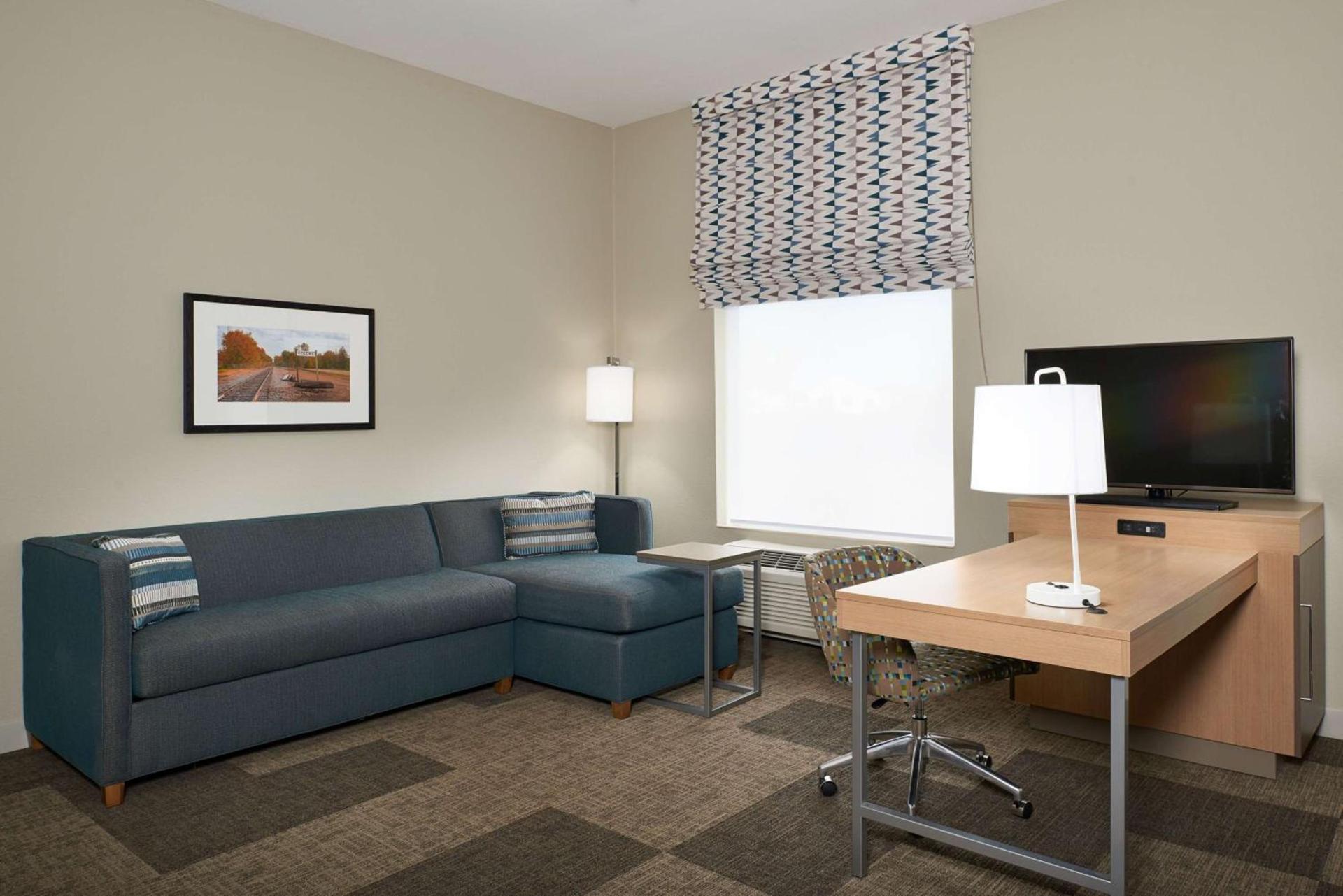 Hampton Inn & Suites Rogers photo 23