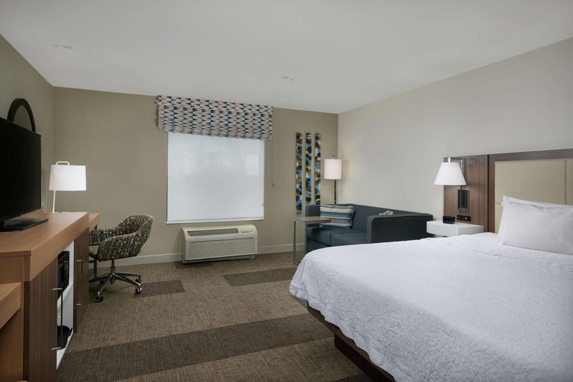 Hampton Inn & Suites Rogers photo 25