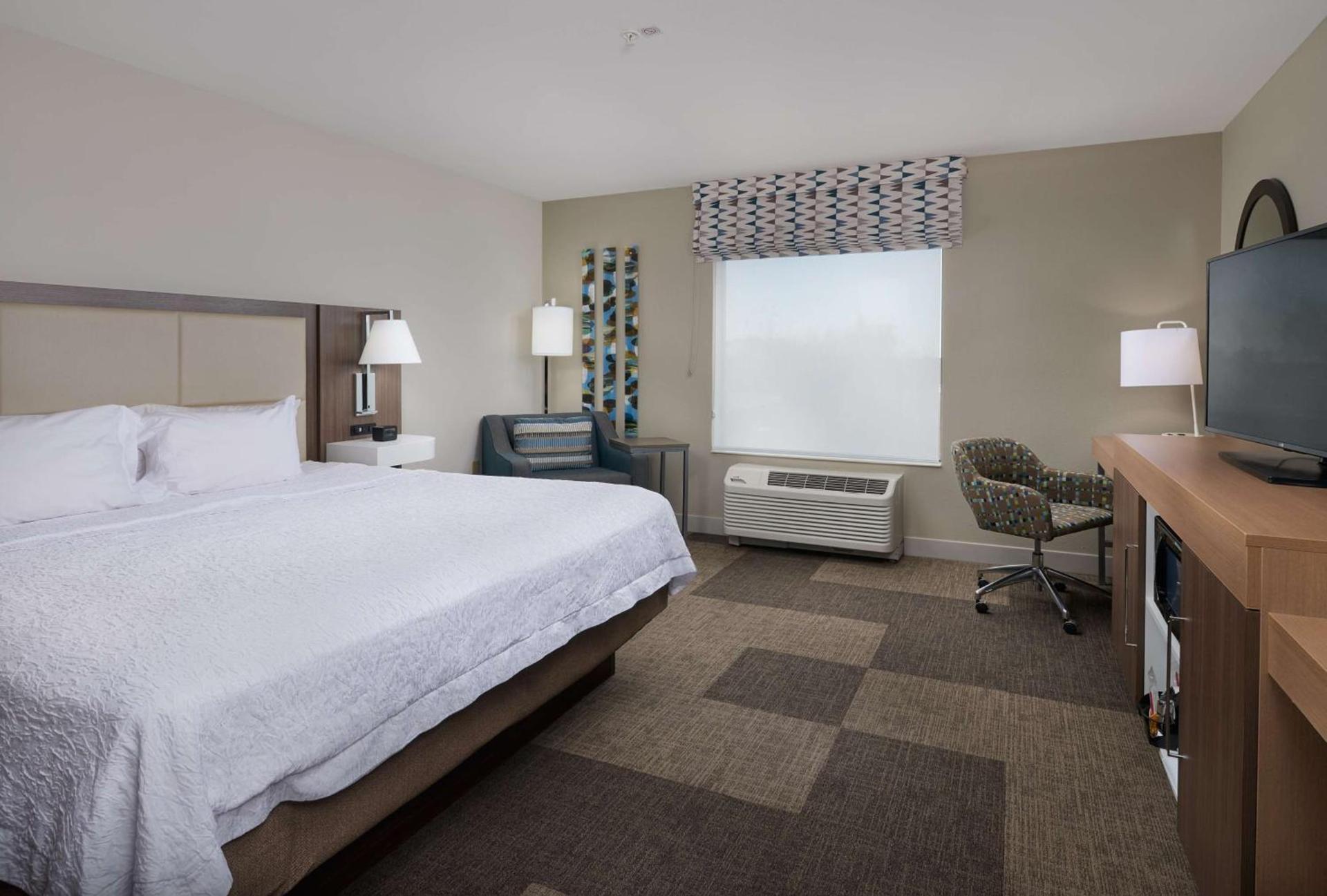 Hampton Inn & Suites Rogers photo 26