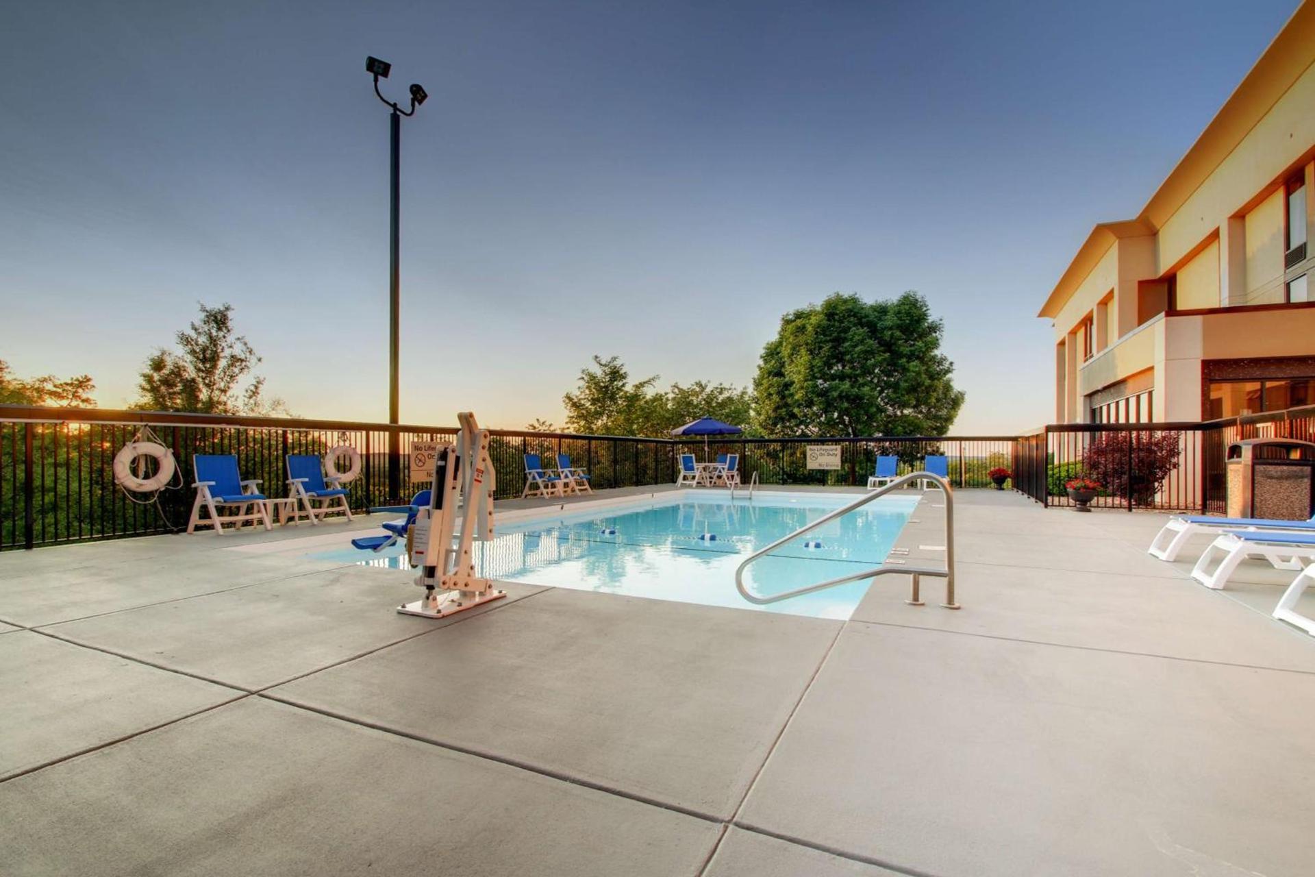 Hampton Inn Rolla photo 17