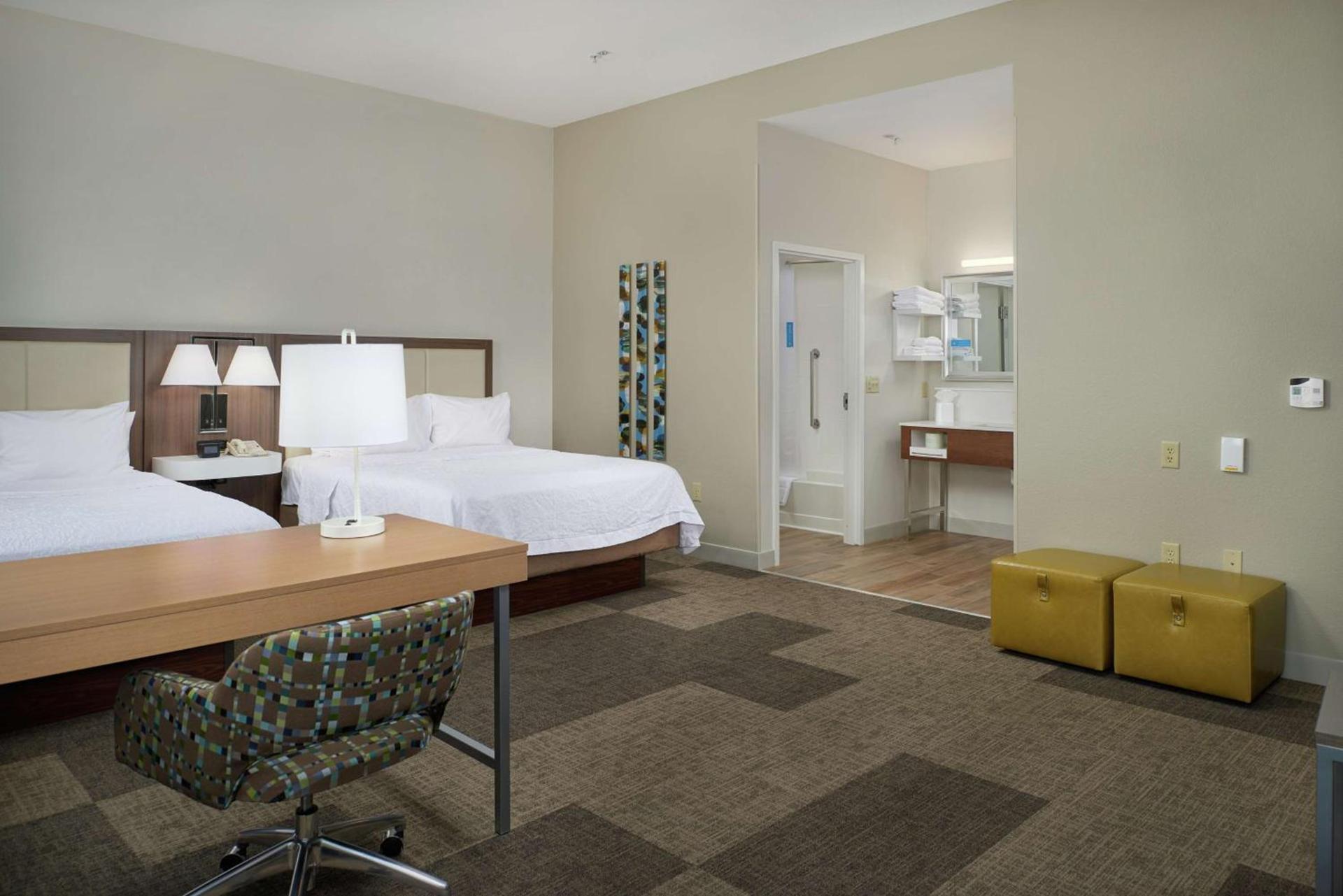 Hampton Inn & Suites Rogers photo 33