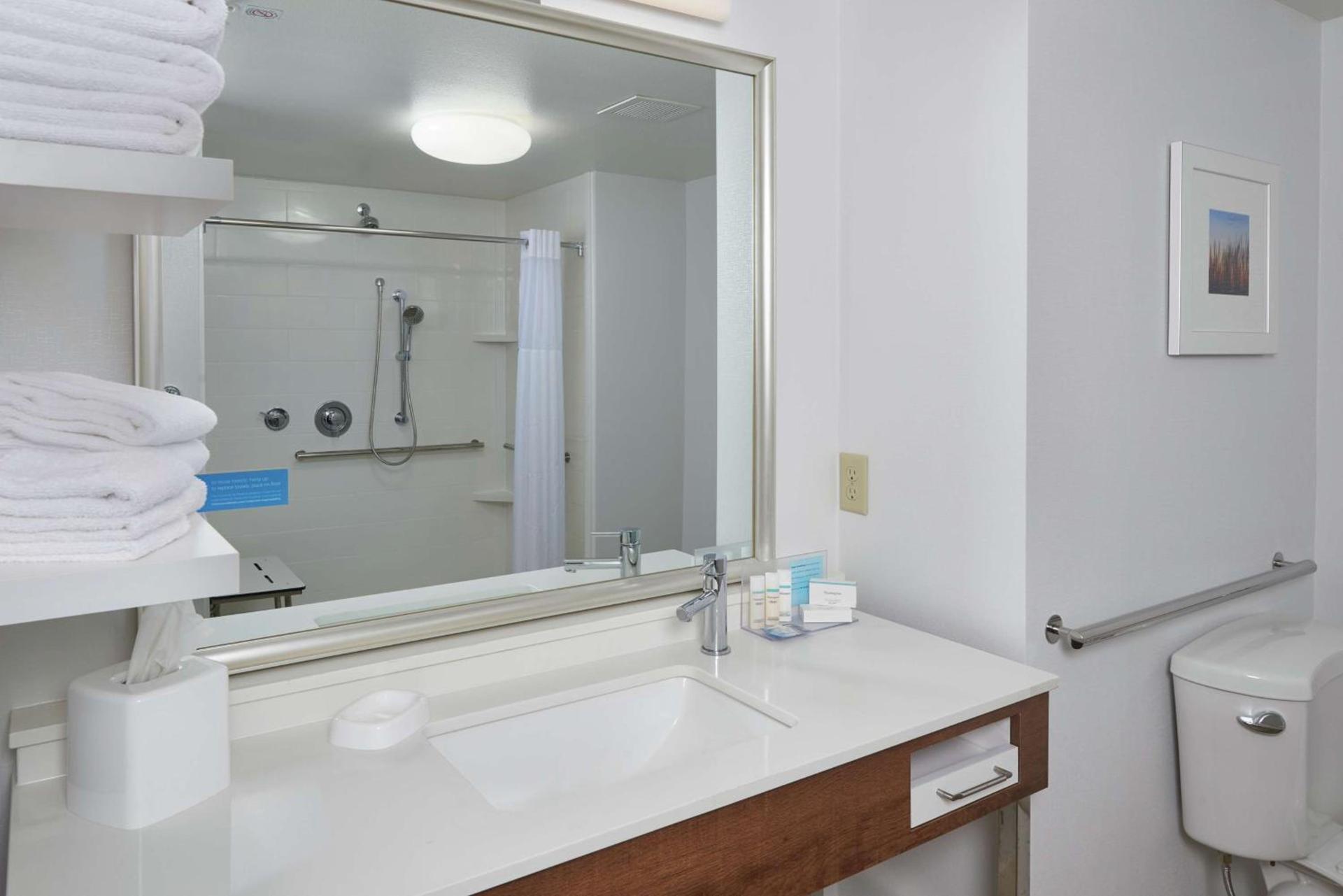 Hampton Inn & Suites Rogers photo 34
